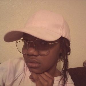 Meet your Posher, Chloe